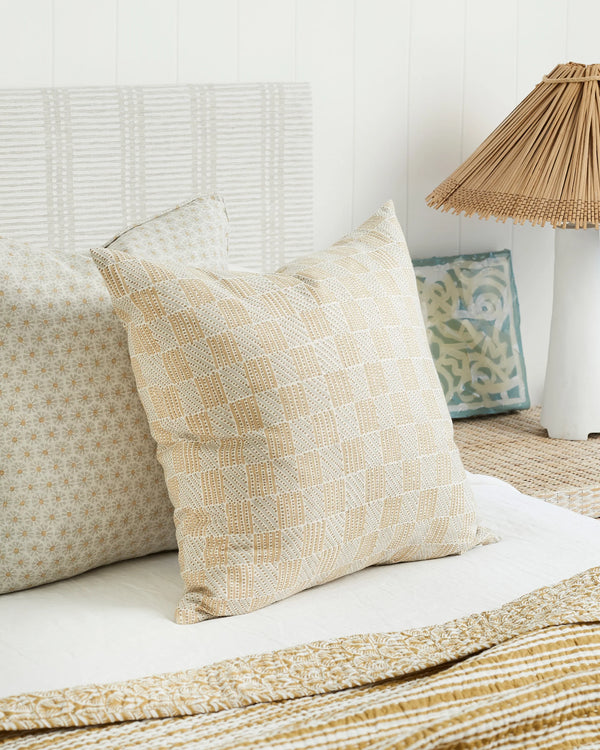 Etoile Elm Linen Cushion, 20" x 20"