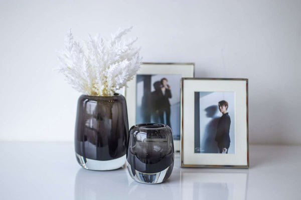 Emma Vase, Small