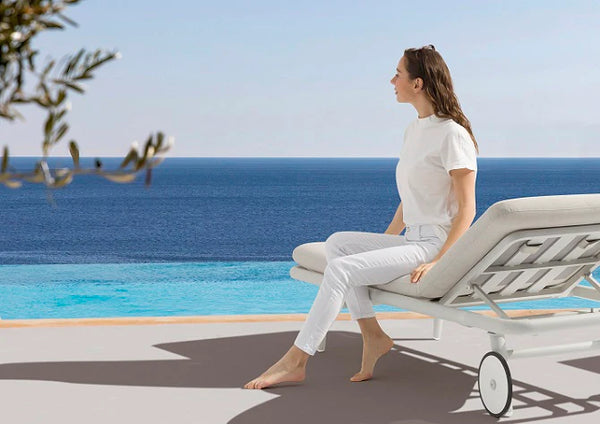 Scoop Chaise Lounge