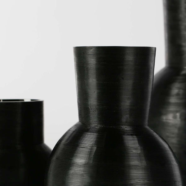 Yeola Vase Medium, Black