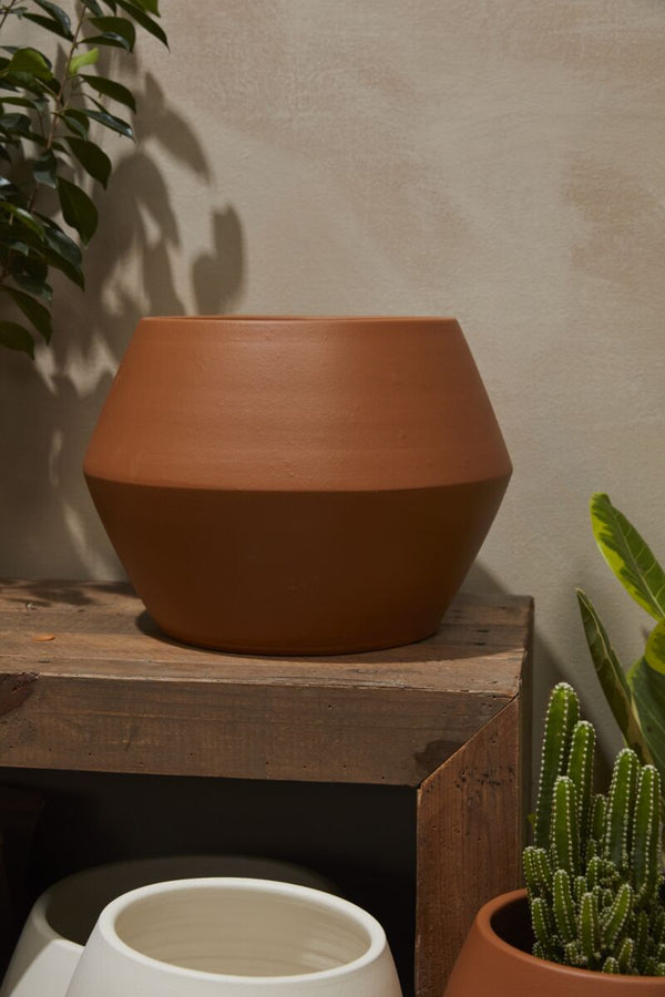 Hydra Pot, Terracotta, 13" x 10"