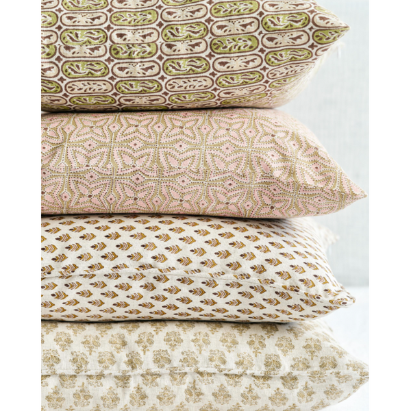 Carezza Shell Linen Cushion, 20" x 20"