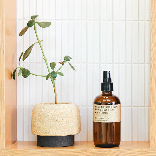 No. 04 Teakwood & Tobacco 7.75 oz Room Spray