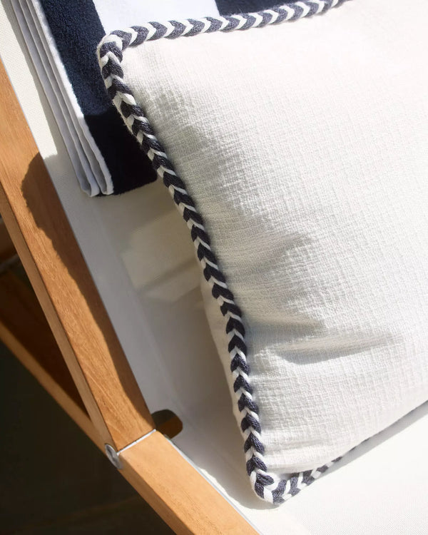 Windward Indoor/Outdoor Pillow - White/Navy, 20" x 20"