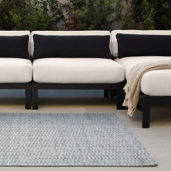 Roan Rug, ROA01