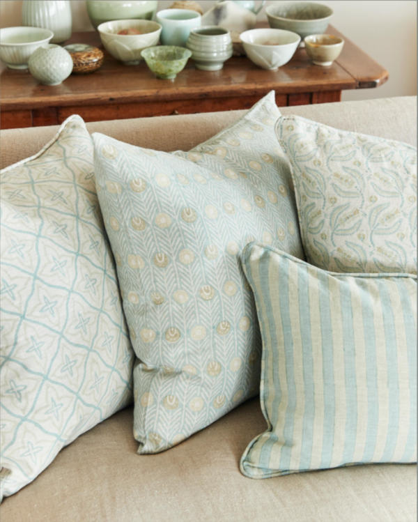 Tahiti Cenote Linen Cushion, 20" x 20"