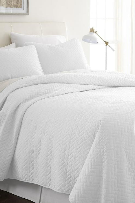 Martex Ultra Touch Suites Coverlet, White