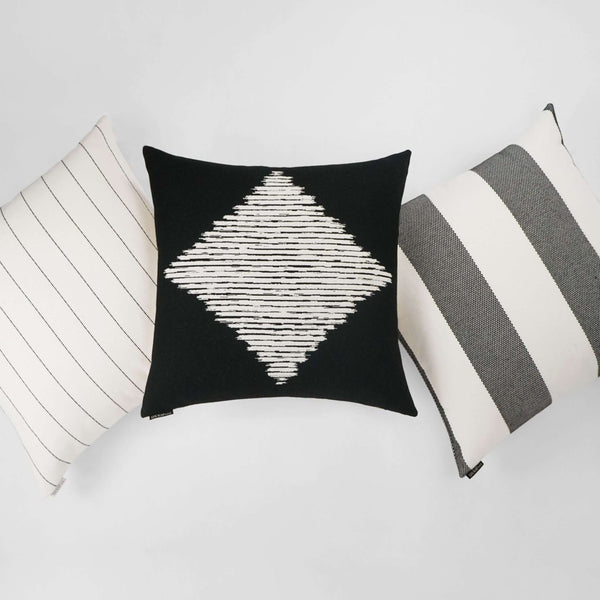 Malibu Indoor/Outdoor Pillow, White 22" x 22"