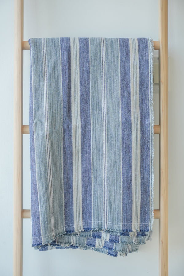 Seascape Aqua Oversized Throw, 55"W x 96"L