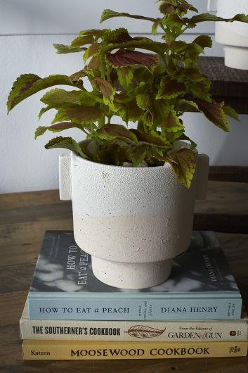 Milton Pot 8"