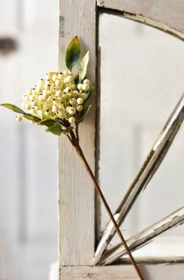 Clutch Berries Stem, Cream, 14"
