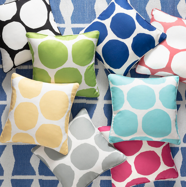 On The Spot Indoor/Outdoor Pillow- Fuchsia, 22" x 22"