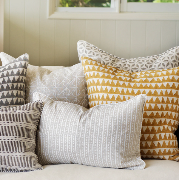 Hakuro Chalk Linen Cushion, 14" x 22"
