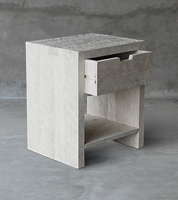 Saw Curt Side Table